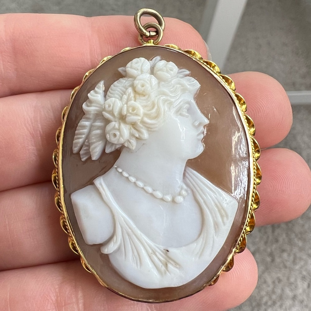 Antique Cameo Brooch 10K gold
